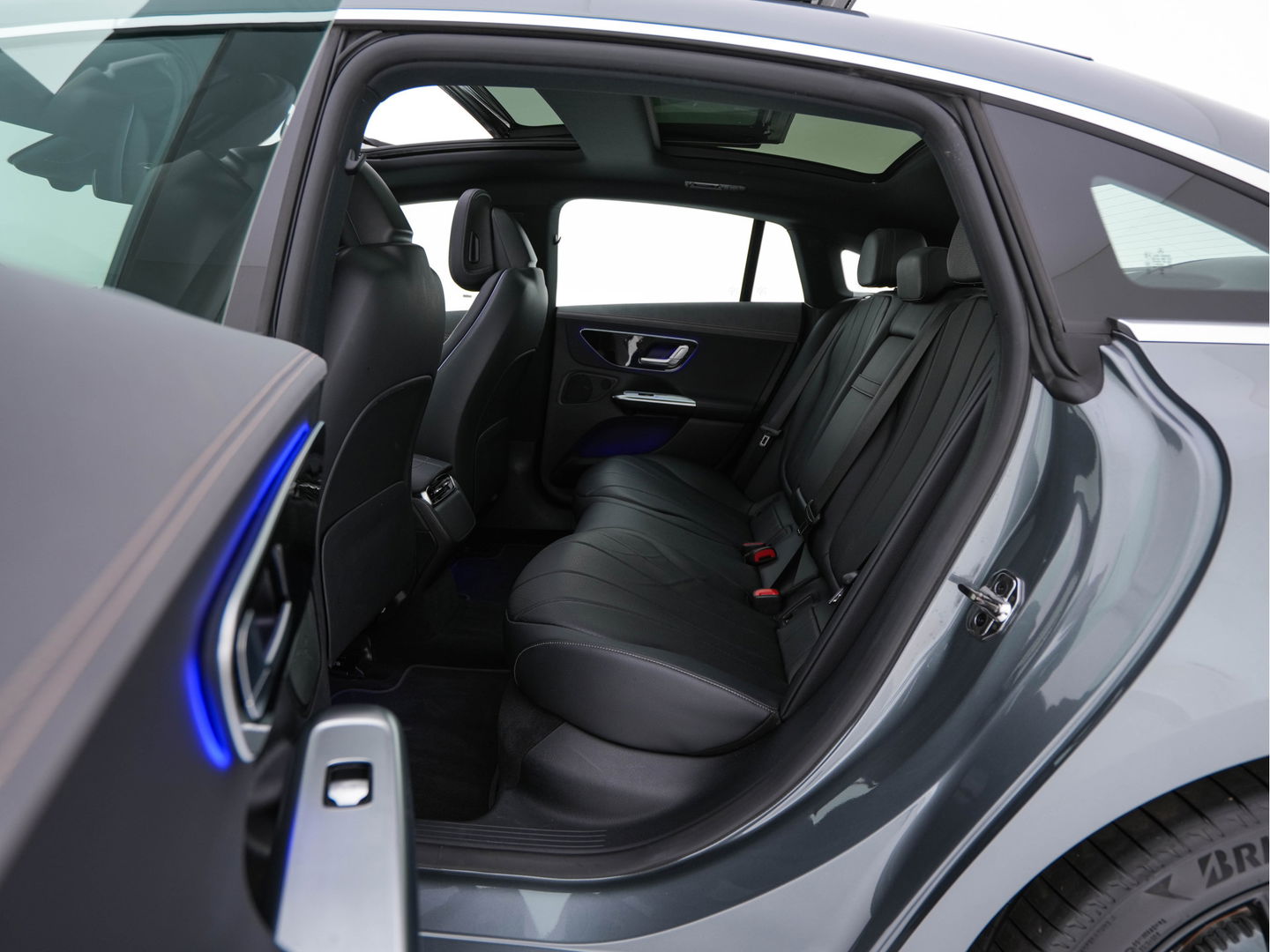 Mercedes-Benz EQE 300 Business Line 89 kWh [ 3-Fase ] (INCL-BTW) *HEATPUMP | PANO | LUXURY-LEATHER | FULL-LED | ADAPTIVE-CRUISE | DIGI-COCKPIT | MBUX-NAVI | HEATED-COMFORTSEATS | KEYLESS | SHIFT-PADDLES | ECC | PDC |  19"ALU*