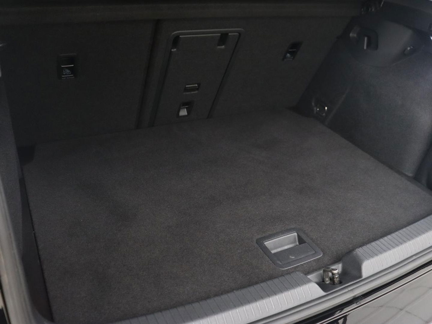 Volkswagen Golf 1.5 TSI | Carplay | Navigatie | Sfeerverlichting | Memory | Sportstoelen | Stoelverwarming | LED | Lane assist | Adaptive cruise | Climate control