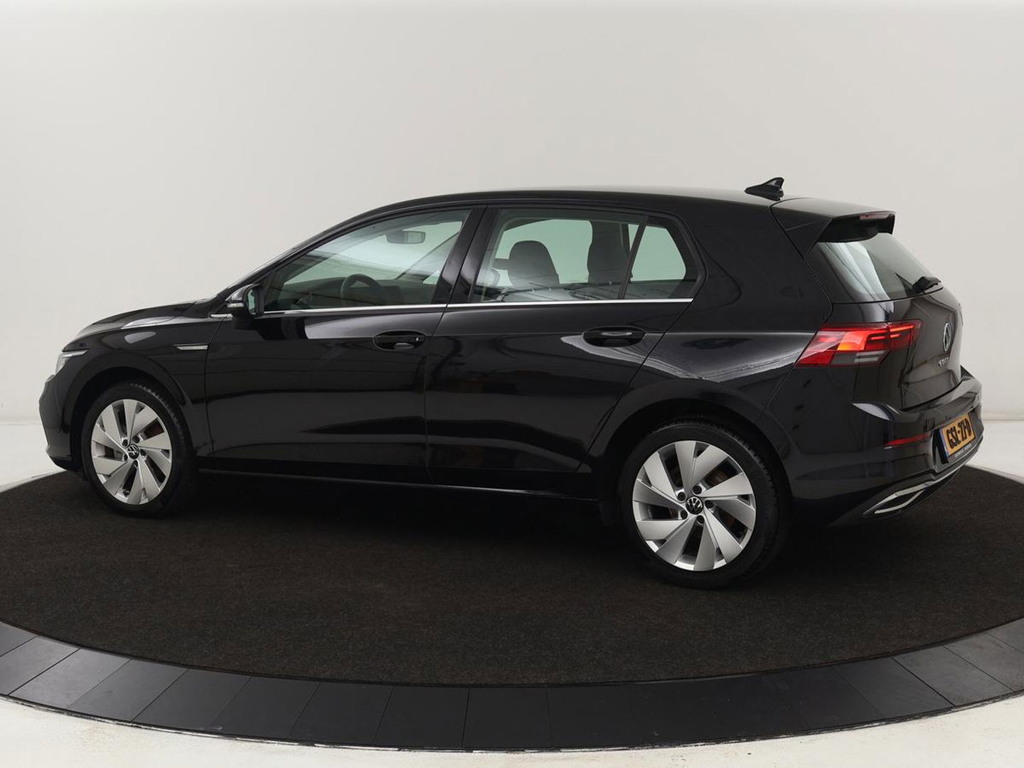 Volkswagen Golf 1.5 TSI | Carplay | Navigatie | Sfeerverlichting | Memory | Sportstoelen | Stoelverwarming | LED | Lane assist | Adaptive cruise | Climate control