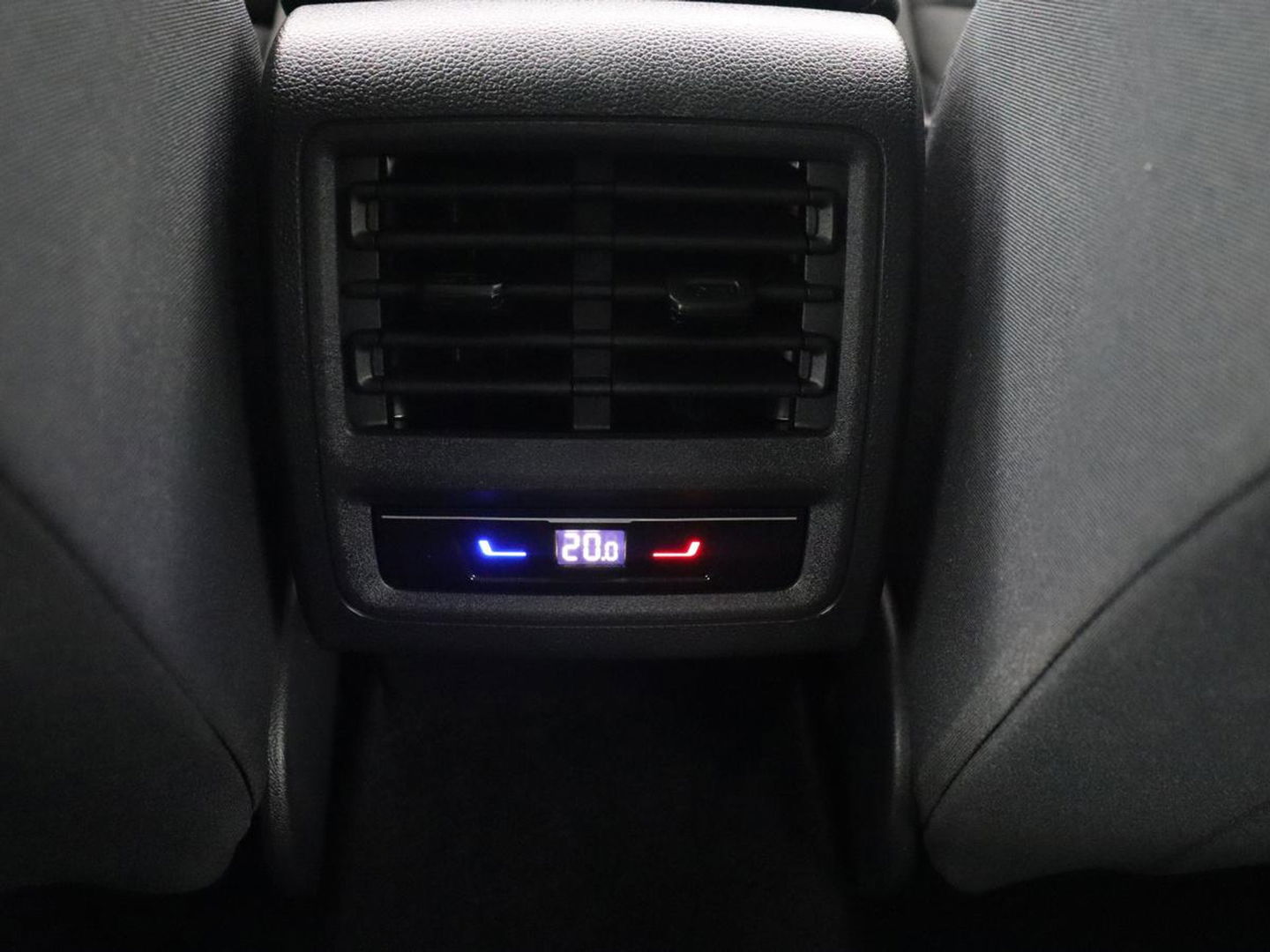Volkswagen Golf 1.5 TSI | Carplay | Navigatie | Sfeerverlichting | Memory | Sportstoelen | Stoelverwarming | LED | Lane assist | Adaptive cruise | Climate control