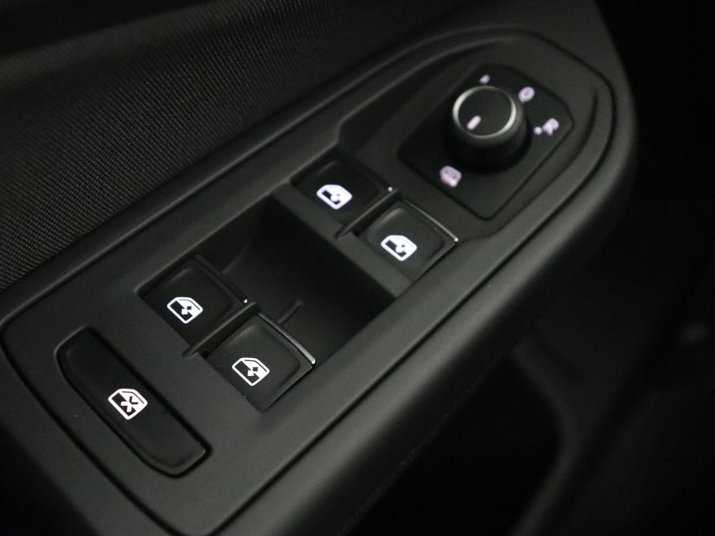 Volkswagen Golf 1.5 TSI | Carplay | Navigatie | Sfeerverlichting | Memory | Sportstoelen | Stoelverwarming | LED | Lane assist | Adaptive cruise | Climate control