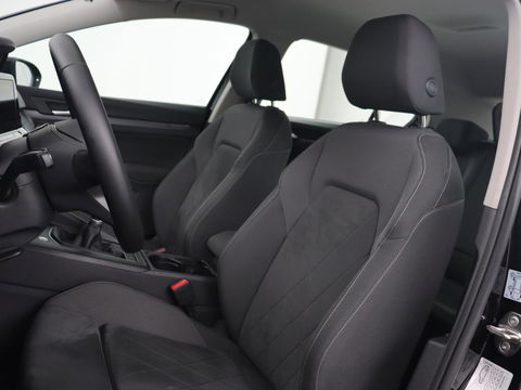 Volkswagen Golf 1.5 TSI | Carplay | Navigatie | Sfeerverlichting | Memory | Sportstoelen | Stoelverwarming | LED | Lane assist | Adaptive cruise | Climate control