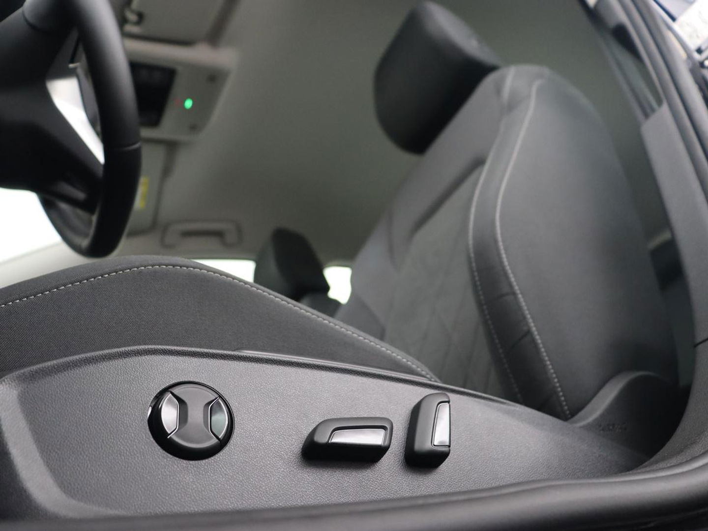 Volkswagen Golf 1.5 TSI | Carplay | Navigatie | Sfeerverlichting | Memory | Sportstoelen | Stoelverwarming | LED | Lane assist | Adaptive cruise | Climate control