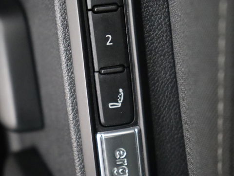 Volkswagen Golf 1.5 TSI | Carplay | Navigatie | Sfeerverlichting | Memory | Sportstoelen | Stoelverwarming | LED | Lane assist | Adaptive cruise | Climate control