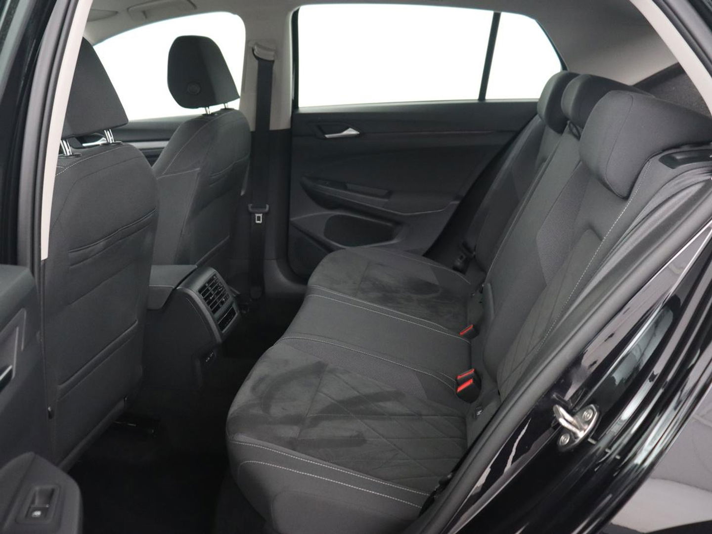 Volkswagen Golf 1.5 TSI | Carplay | Navigatie | Sfeerverlichting | Memory | Sportstoelen | Stoelverwarming | LED | Lane assist | Adaptive cruise | Climate control