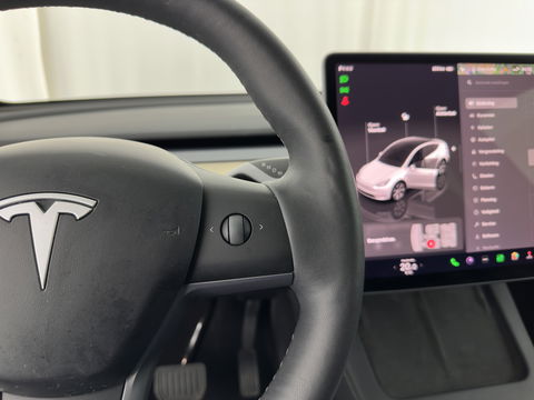 Tesla Model Y RWD 58 kWh [ 3-Fase ] {SOH-93%} (INCL-BTW) Aut. *PANO | AUTO-PILOT | LUXURY-LEATHER | TOP-VIEW | NAVI-FULLMAP | MATRIX-LED | DIGI-COCKPIT | KEYLESS | CAMERA | DAB+ | HEATED-COMFORTSEATS | PRIVACY-GLASS*