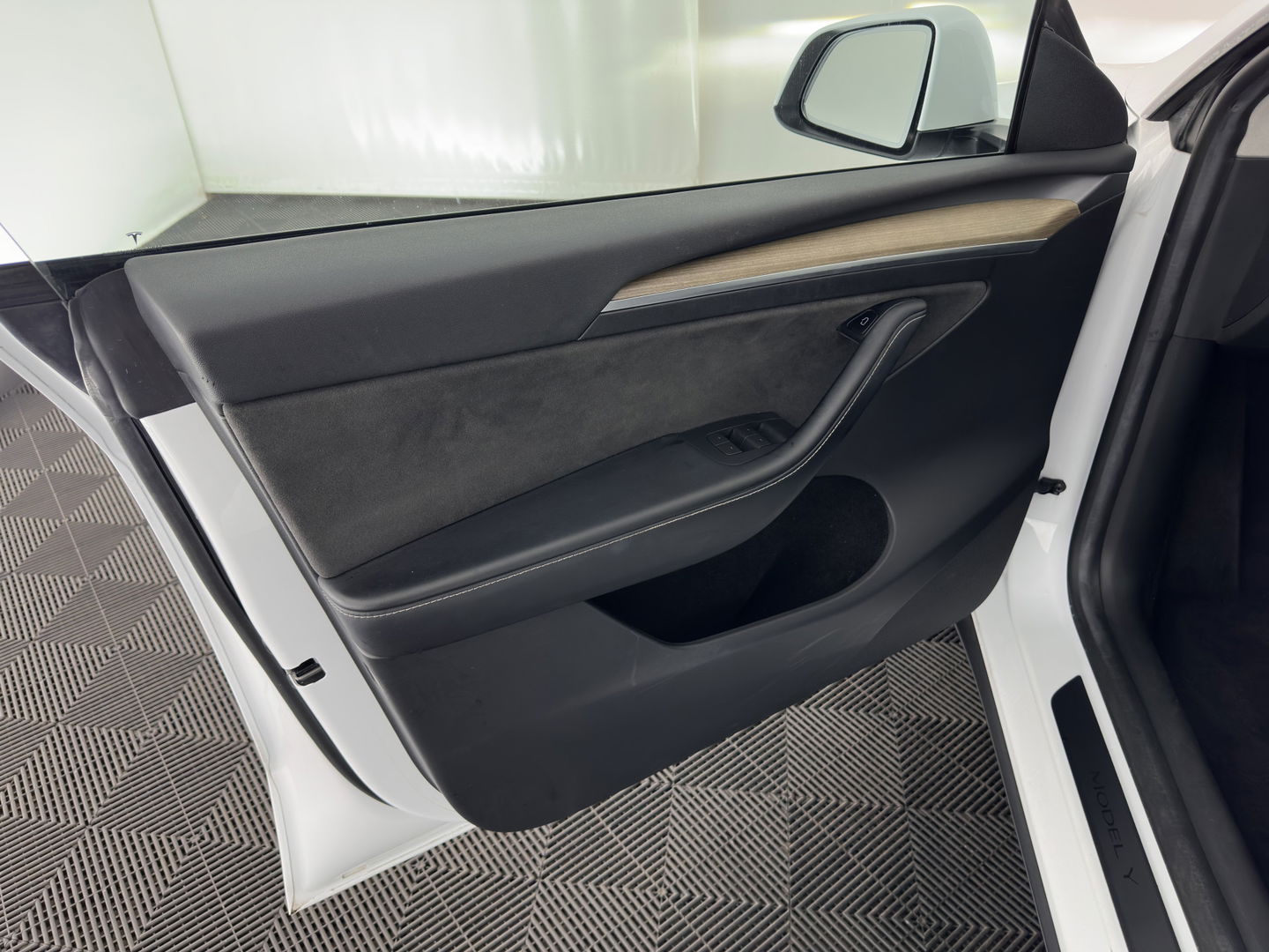 Tesla Model Y RWD 58 kWh [ 3-Fase ] {SOH-93%} (INCL-BTW) Aut. *PANO | AUTO-PILOT | LUXURY-LEATHER | TOP-VIEW | NAVI-FULLMAP | MATRIX-LED | DIGI-COCKPIT | KEYLESS | CAMERA | DAB+ | HEATED-COMFORTSEATS | PRIVACY-GLASS*