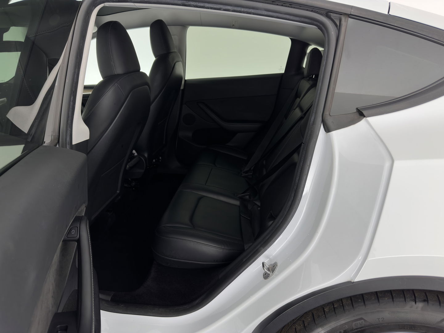 Tesla Model Y RWD 58 kWh [ 3-Fase ] {SOH-93%} (INCL-BTW) Aut. *PANO | AUTO-PILOT | LUXURY-LEATHER | TOP-VIEW | NAVI-FULLMAP | MATRIX-LED | DIGI-COCKPIT | KEYLESS | CAMERA | DAB+ | HEATED-COMFORTSEATS | PRIVACY-GLASS*