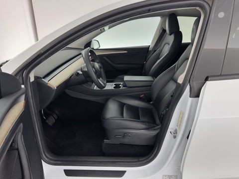 Tesla Model Y RWD 58 kWh [ 3-Fase ] {SOH-93%} (INCL-BTW) Aut. *PANO | AUTO-PILOT | LUXURY-LEATHER | TOP-VIEW | NAVI-FULLMAP | MATRIX-LED | DIGI-COCKPIT | KEYLESS | CAMERA | DAB+ | HEATED-COMFORTSEATS | PRIVACY-GLASS*