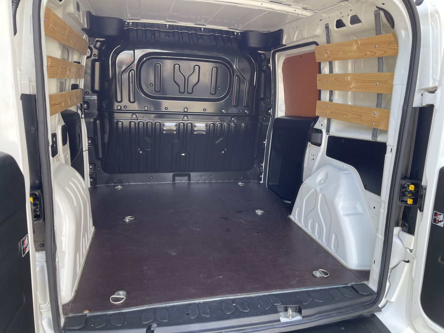 Opel Combo 1.3 CDTi 95pk L1H1 Sport / rijklaar € 8.950 ex btw / lease vanaf € 203 / airco / cruise / stoelverwarming / lichtmetalen velgen / pdc achter / euro 6 !
