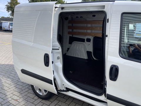 Opel Combo 1.3 CDTi 95pk L1H1 Sport / rijklaar € 8.950 ex btw / lease vanaf € 203 / airco / cruise / stoelverwarming / lichtmetalen velgen / pdc achter / euro 6 !