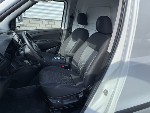 Opel Combo 1.3 CDTi 95pk L1H1 Sport / rijklaar € 8.950 ex btw / lease vanaf € 203 / airco / cruise / stoelverwarming / lichtmetalen velgen / pdc achter / euro 6 !