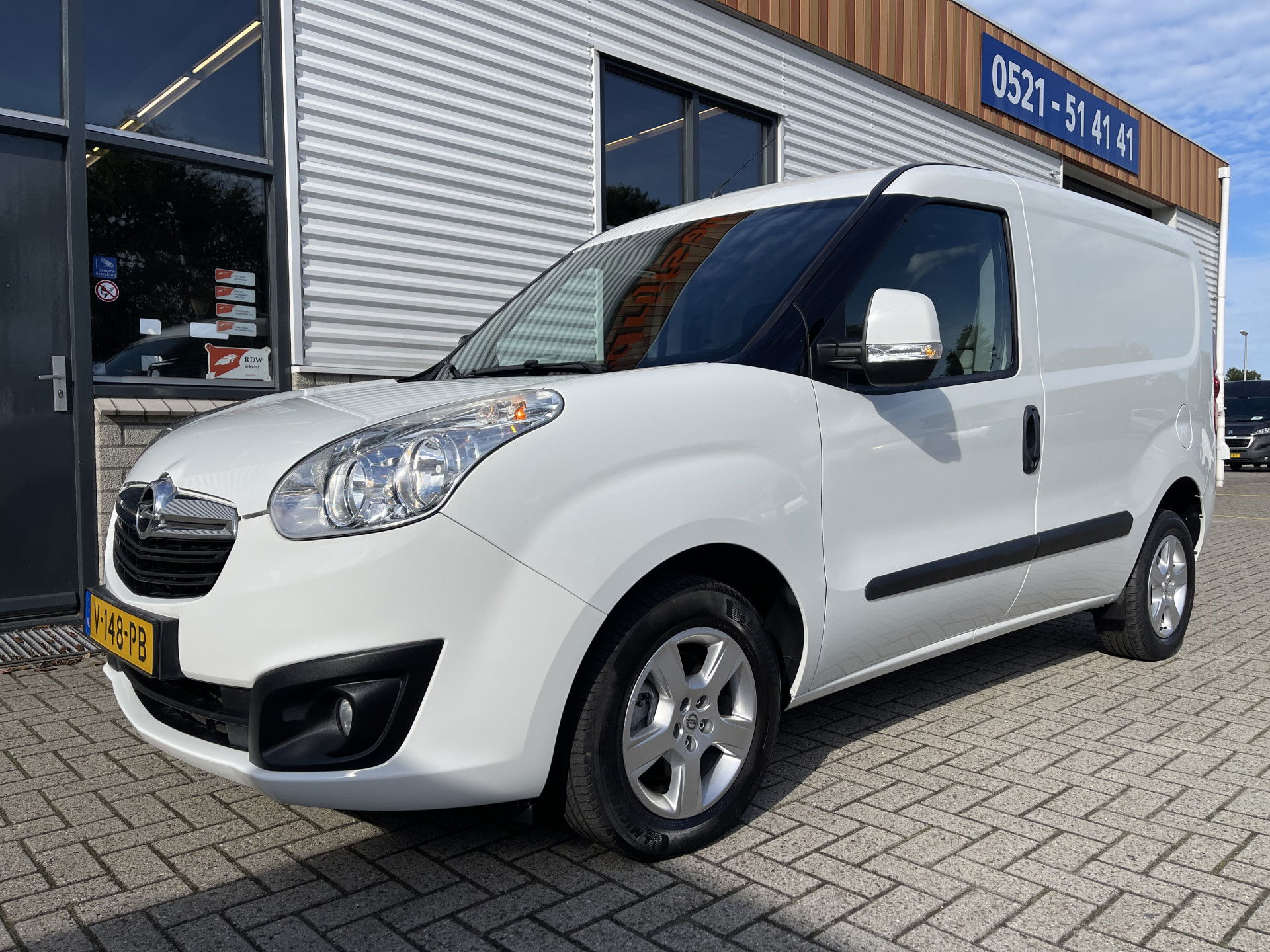 Opel Combo 1.3 CDTi 95pk L1H1 Sport / rijklaar € 8.950 ex btw / lease vanaf € 203 / airco / cruise / stoelverwarming / lichtmetalen velgen / pdc achter / euro 6 !