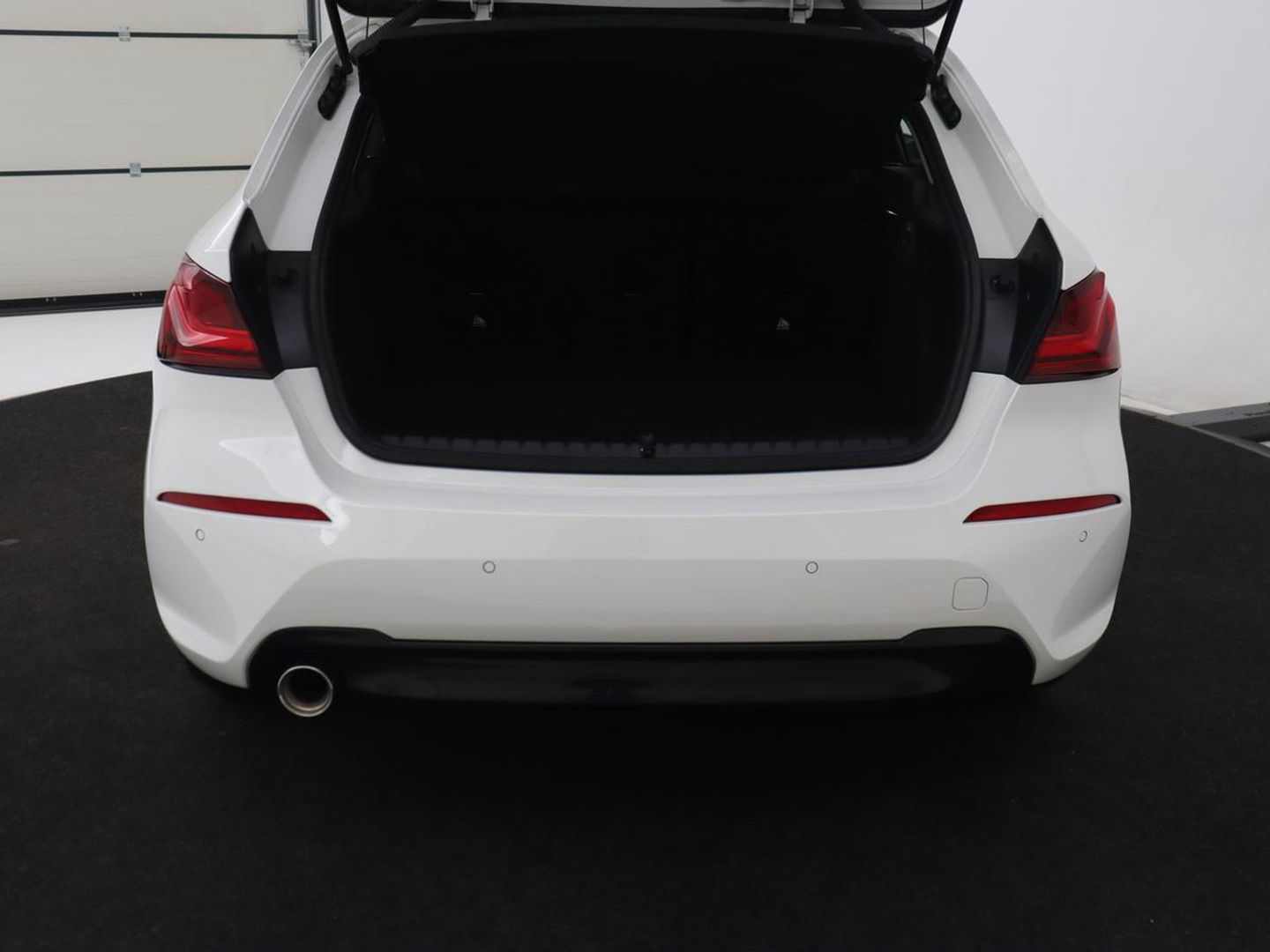 BMW 1-serie 118i High Executive | Sport line | Automaat | Carplay | Navigatie | DAB | Sfeerverlichting | Stoelverwarming | Climate controle | Cruise control | Half Leder