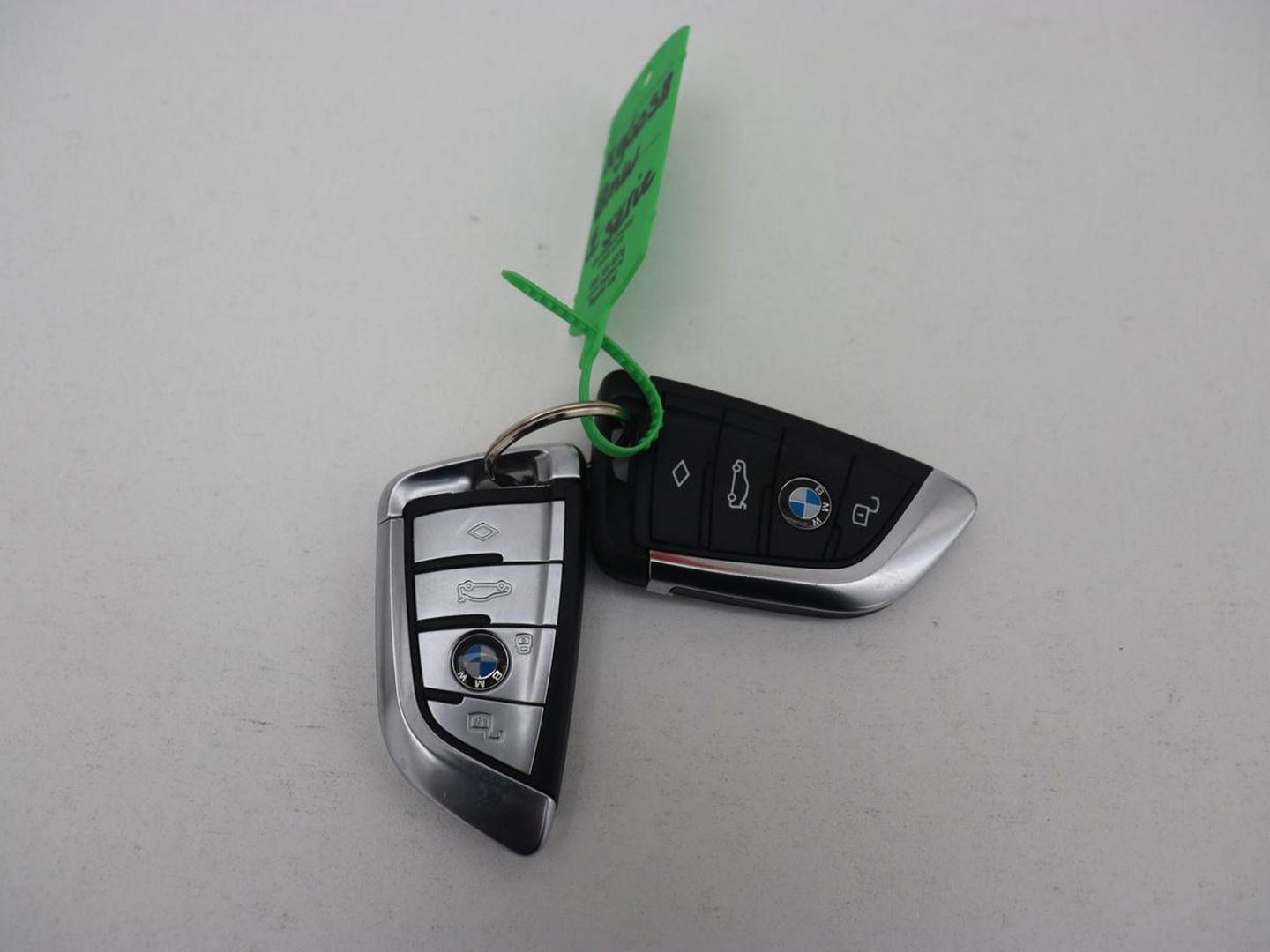 BMW 1-serie 118i High Executive | Sport line | Automaat | Carplay | Navigatie | DAB | Sfeerverlichting | Stoelverwarming | Climate controle | Cruise control | Half Leder