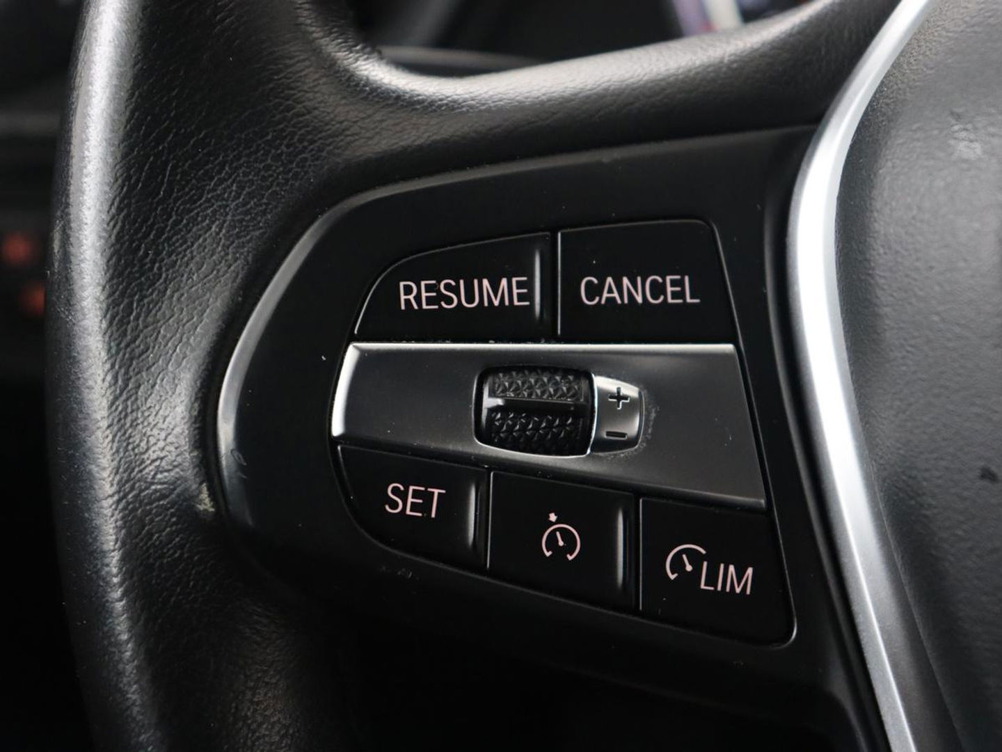 BMW 1-serie 118i High Executive | Sport line | Automaat | Carplay | Navigatie | DAB | Sfeerverlichting | Stoelverwarming | Climate controle | Cruise control | Half Leder