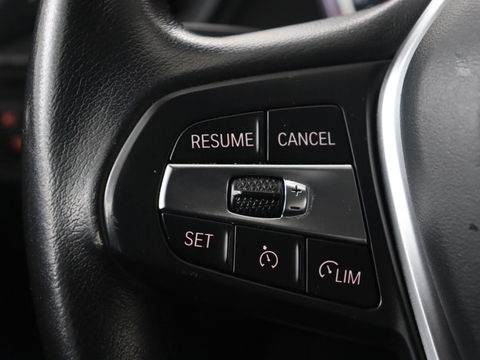 BMW 1-serie 118i High Executive | Sport line | Automaat | Carplay | Navigatie | DAB | Sfeerverlichting | Stoelverwarming | Climate controle | Cruise control | Half Leder