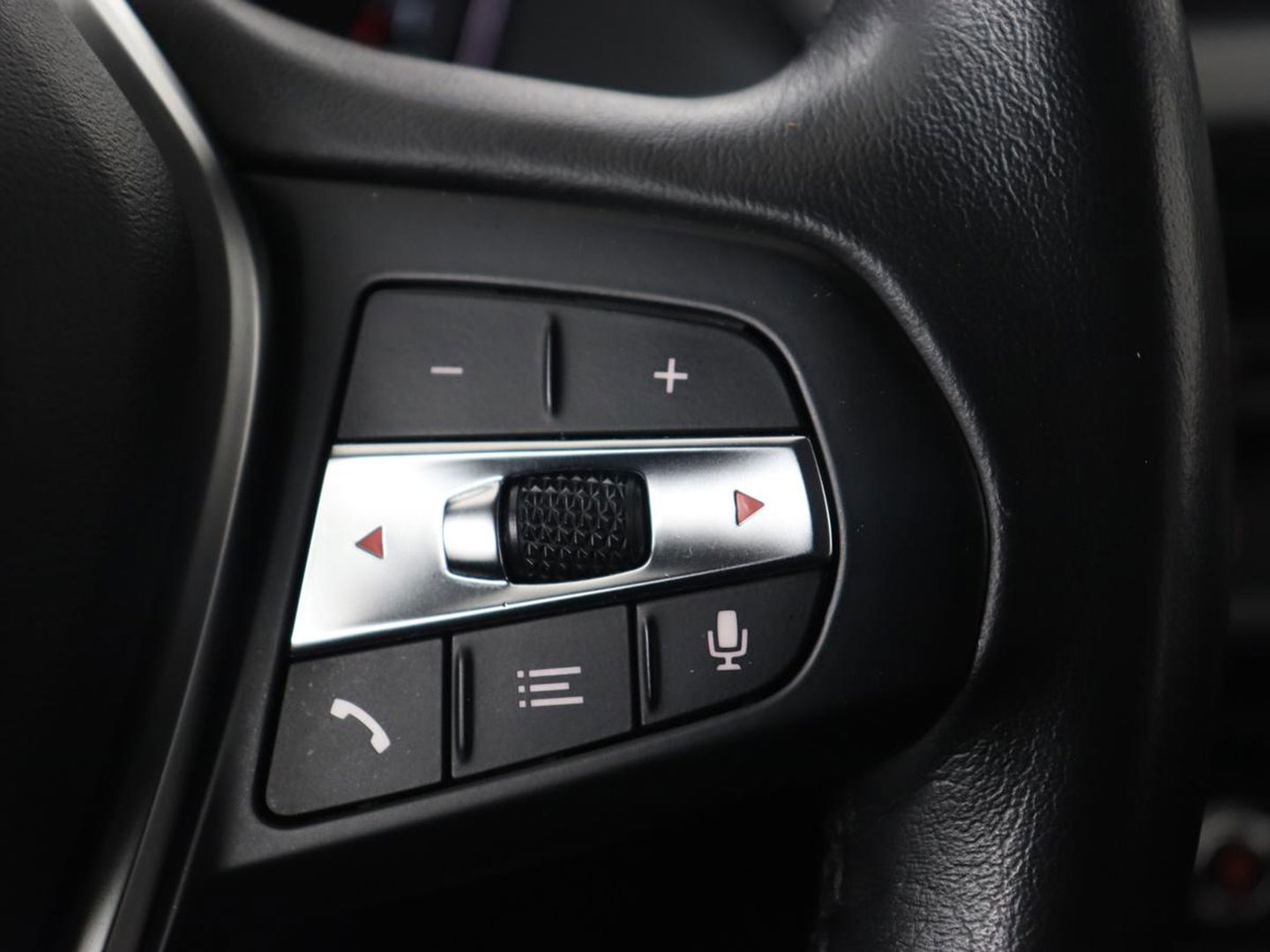BMW 1-serie 118i High Executive | Sport line | Automaat | Carplay | Navigatie | DAB | Sfeerverlichting | Stoelverwarming | Climate controle | Cruise control | Half Leder
