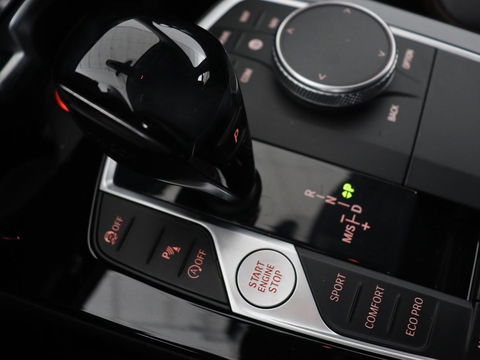 BMW 1-serie 118i High Executive | Sport line | Automaat | Carplay | Navigatie | DAB | Sfeerverlichting | Stoelverwarming | Climate controle | Cruise control | Half Leder
