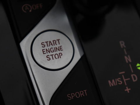 BMW 1-serie 118i High Executive | Sport line | Automaat | Carplay | Navigatie | DAB | Sfeerverlichting | Stoelverwarming | Climate controle | Cruise control | Half Leder