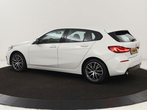 BMW 1-serie 118i High Executive | Sport line | Automaat | Carplay | Navigatie | DAB | Sfeerverlichting | Stoelverwarming | Climate controle | Cruise control | Half Leder