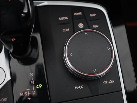 BMW 1-serie 118i High Executive | Sport line | Automaat | Carplay | Navigatie | DAB | Sfeerverlichting | Stoelverwarming | Climate controle | Cruise control | Half Leder