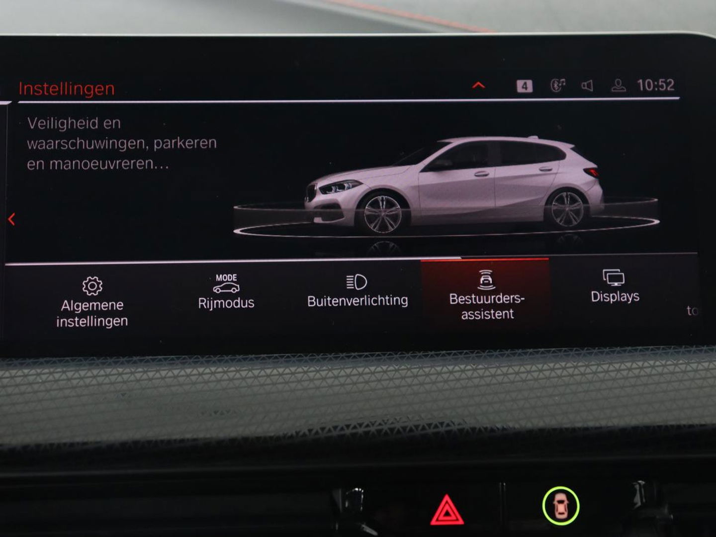 BMW 1-serie 118i High Executive | Sport line | Automaat | Carplay | Navigatie | DAB | Sfeerverlichting | Stoelverwarming | Climate controle | Cruise control | Half Leder