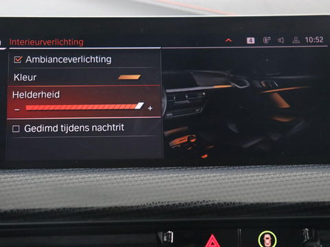 BMW 1-serie 118i High Executive | Sport line | Automaat | Carplay | Navigatie | DAB | Sfeerverlichting | Stoelverwarming | Climate controle | Cruise control | Half Leder