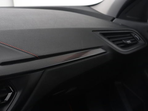 BMW 1-serie 118i High Executive | Sport line | Automaat | Carplay | Navigatie | DAB | Sfeerverlichting | Stoelverwarming | Climate controle | Cruise control | Half Leder