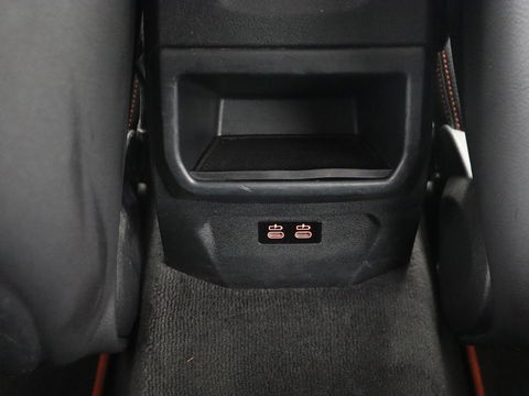 BMW 1-serie 118i High Executive | Sport line | Automaat | Carplay | Navigatie | DAB | Sfeerverlichting | Stoelverwarming | Climate controle | Cruise control | Half Leder