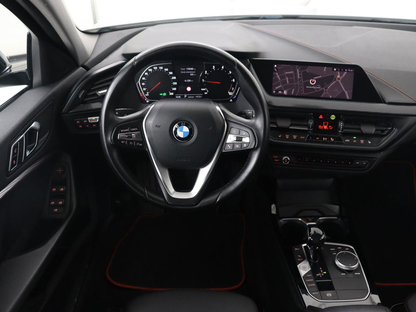BMW 1-serie 118i High Executive | Sport line | Automaat | Carplay | Navigatie | DAB | Sfeerverlichting | Stoelverwarming | Climate controle | Cruise control | Half Leder