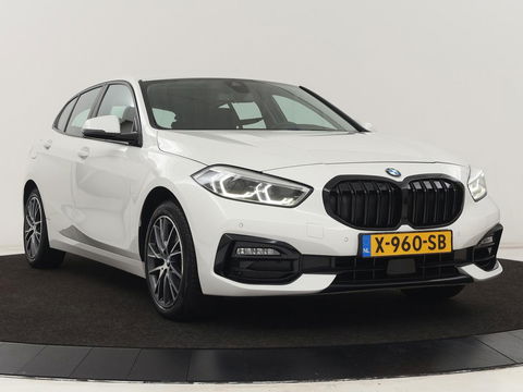 BMW 1-serie 118i High Executive | Sport line | Automaat | Carplay | Navigatie | DAB | Sfeerverlichting | Stoelverwarming | Climate controle | Cruise control | Half Leder