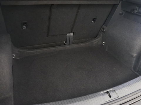 Volkswagen Tiguan 1.5 TSI R-Line Business+ | Automaat | Trekhaak | Carplay | Stoelverwarming | Stuurverwarming | Adaptive Cruise | LED | Sfeerverlichting | Climate controle | LMV 20 inch