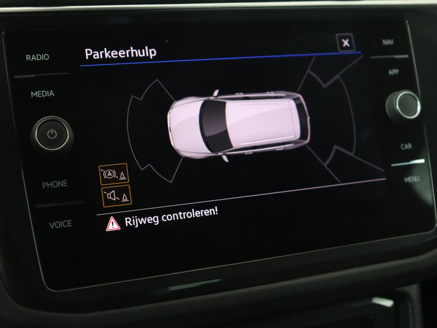 Volkswagen Tiguan 1.5 TSI R-Line Business+ | Automaat | Trekhaak | Carplay | Stoelverwarming | Stuurverwarming | Adaptive Cruise | LED | Sfeerverlichting | Climate controle | LMV 20 inch