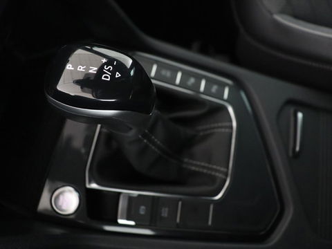 Volkswagen Tiguan 1.5 TSI R-Line Business+ | Automaat | Trekhaak | Carplay | Stoelverwarming | Stuurverwarming | Adaptive Cruise | LED | Sfeerverlichting | Climate controle | LMV 20 inch