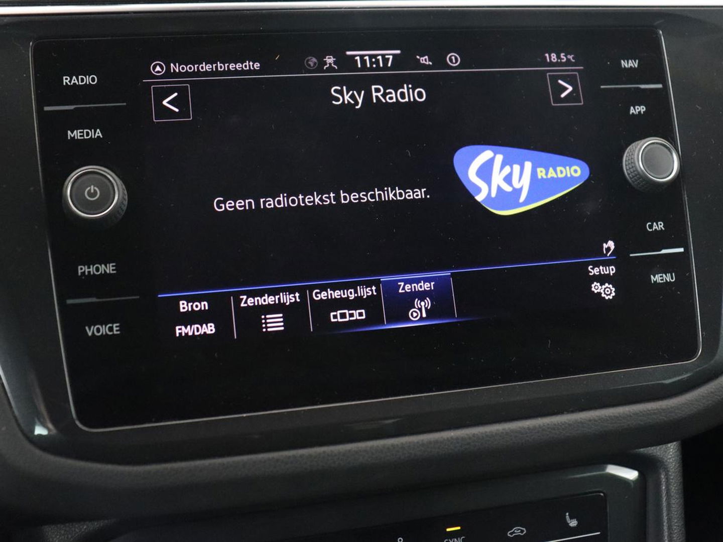 Volkswagen Tiguan 1.5 TSI R-Line Business+ | Automaat | Trekhaak | Carplay | Stoelverwarming | Stuurverwarming | Adaptive Cruise | LED | Sfeerverlichting | Climate controle | LMV 20 inch