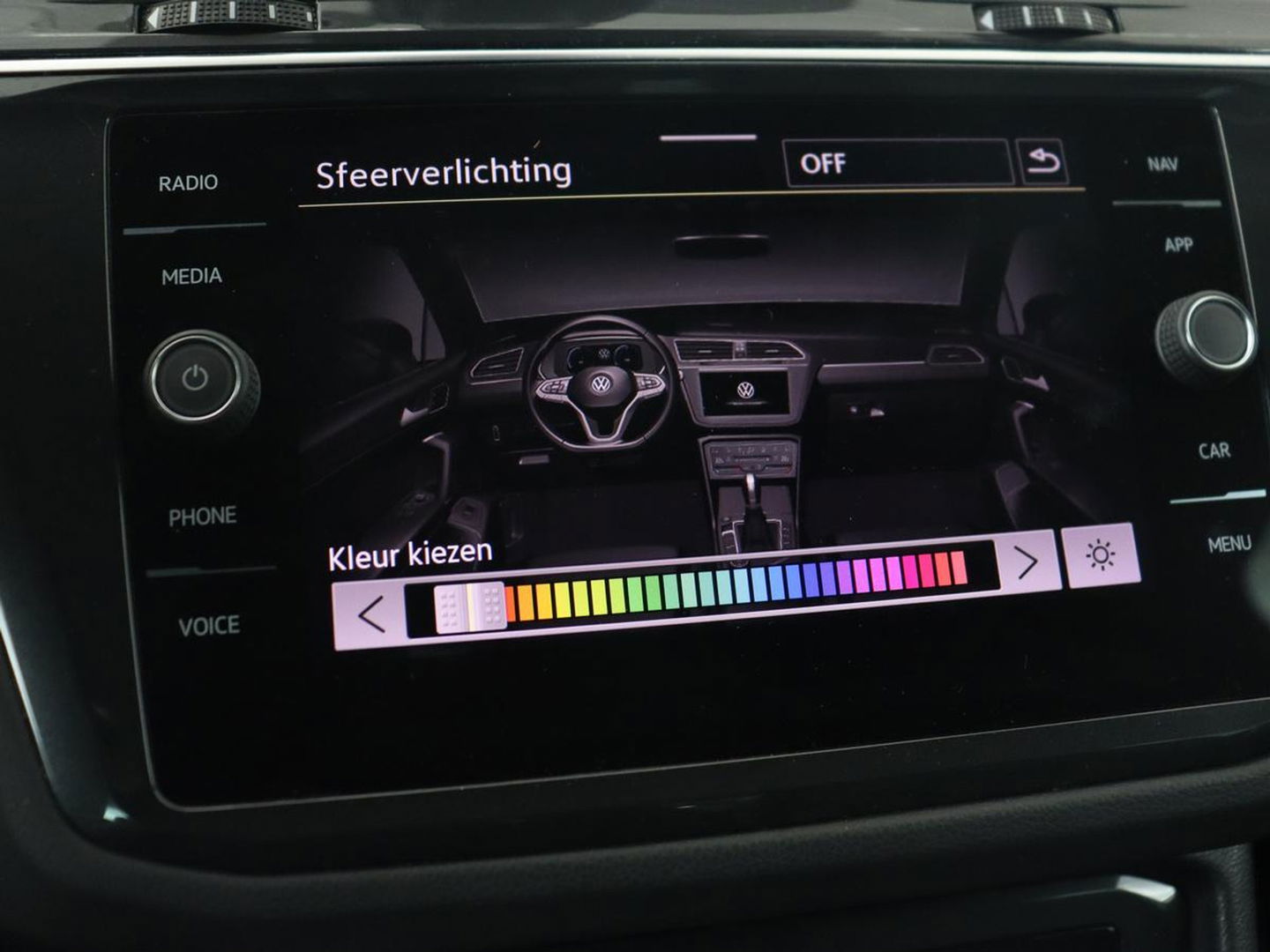 Volkswagen Tiguan 1.5 TSI R-Line Business+ | Automaat | Trekhaak | Carplay | Stoelverwarming | Stuurverwarming | Adaptive Cruise | LED | Sfeerverlichting | Climate controle | LMV 20 inch