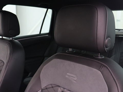 Volkswagen Tiguan 1.5 TSI R-Line Business+ | Automaat | Trekhaak | Carplay | Stoelverwarming | Stuurverwarming | Adaptive Cruise | LED | Sfeerverlichting | Climate controle | LMV 20 inch