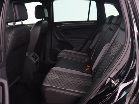 Volkswagen Tiguan 1.5 TSI R-Line Business+ | Automaat | Trekhaak | Carplay | Stoelverwarming | Stuurverwarming | Adaptive Cruise | LED | Sfeerverlichting | Climate controle | LMV 20 inch