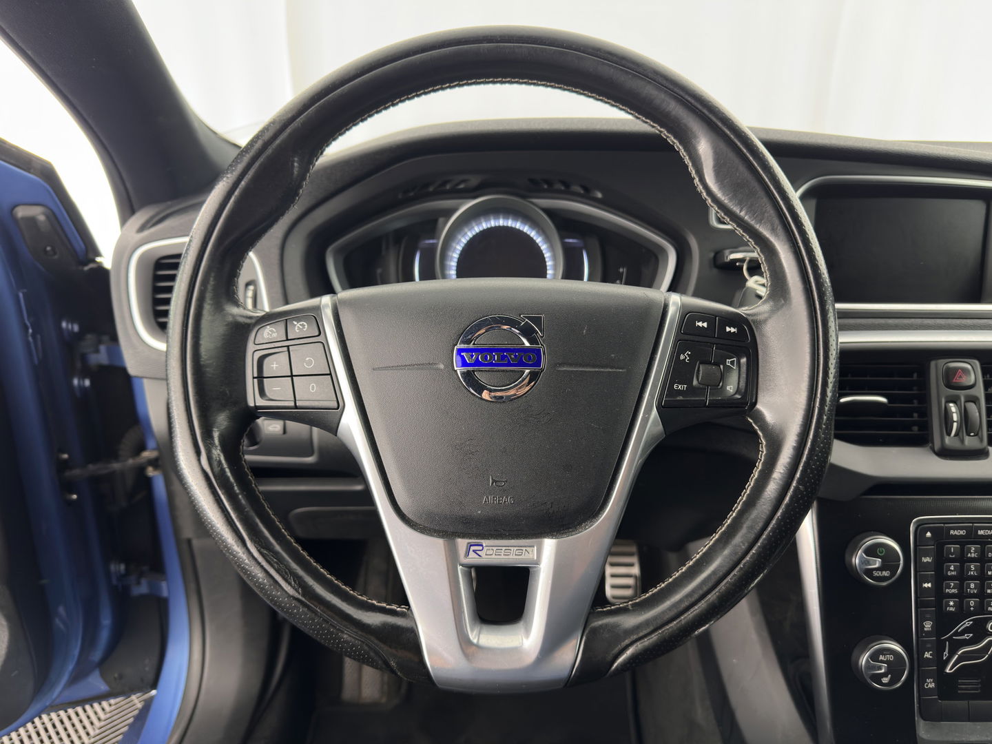 Volvo V40 2.0 D2 R-Design-Sportpack Business *LEATHER-ALCANTARA | XENON | NAVI-FULLMAP | HEATED-SPORTSEATS | ECC | PRIVACY-GLASS | PDC | CRUISE | 18''ALU*