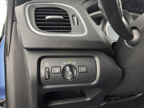 Volvo V40 2.0 D2 R-Design-Sportpack Business *LEATHER-ALCANTARA | XENON | NAVI-FULLMAP | HEATED-SPORTSEATS | ECC | PRIVACY-GLASS | PDC | CRUISE | 18''ALU*