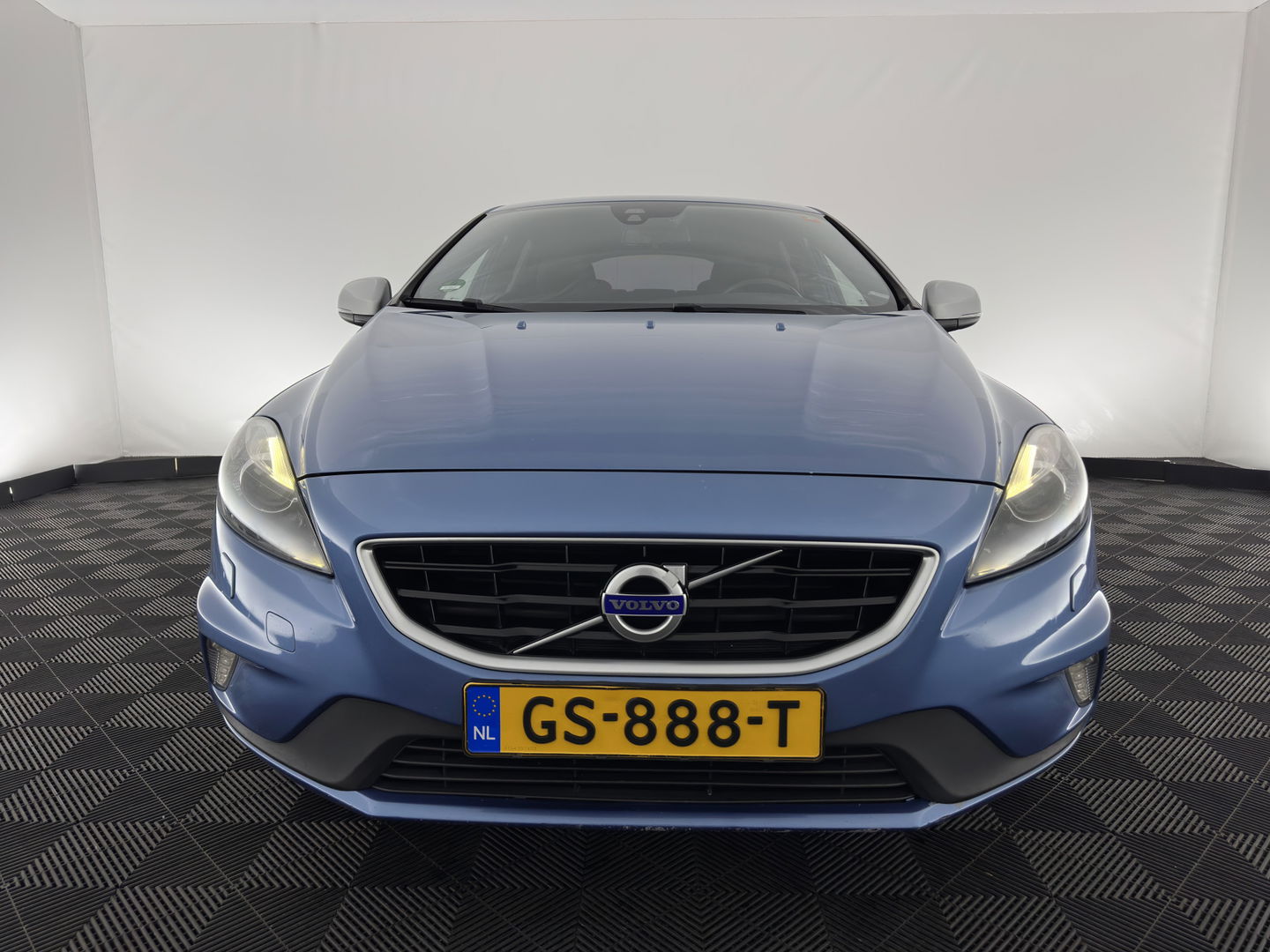 Volvo V40 2.0 D2 R-Design-Sportpack Business *LEATHER-ALCANTARA | XENON | NAVI-FULLMAP | HEATED-SPORTSEATS | ECC | PRIVACY-GLASS | PDC | CRUISE | 18''ALU*