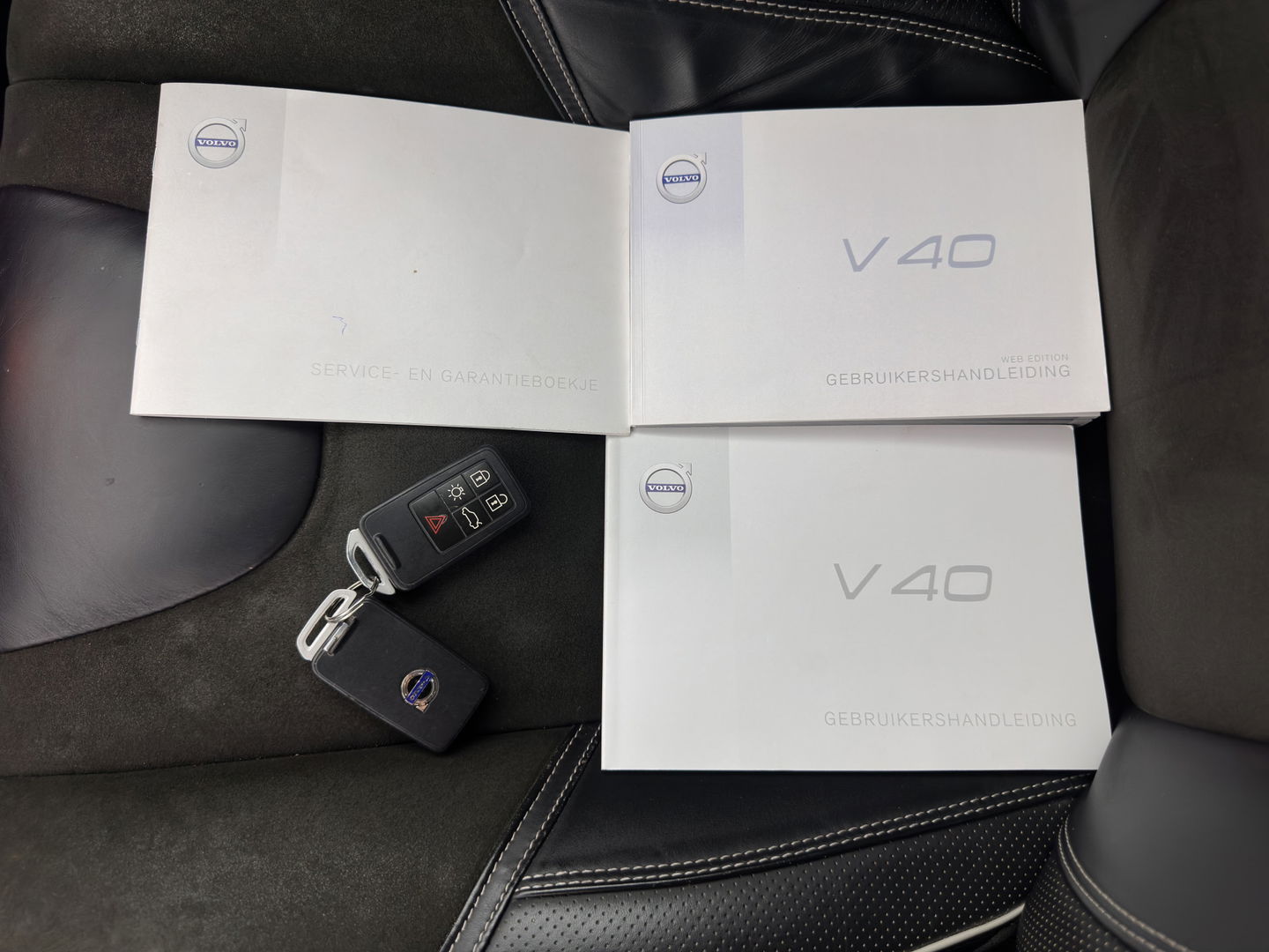 Volvo V40 2.0 D2 R-Design-Sportpack Business *LEATHER-ALCANTARA | XENON | NAVI-FULLMAP | HEATED-SPORTSEATS | ECC | PRIVACY-GLASS | PDC | CRUISE | 18''ALU*