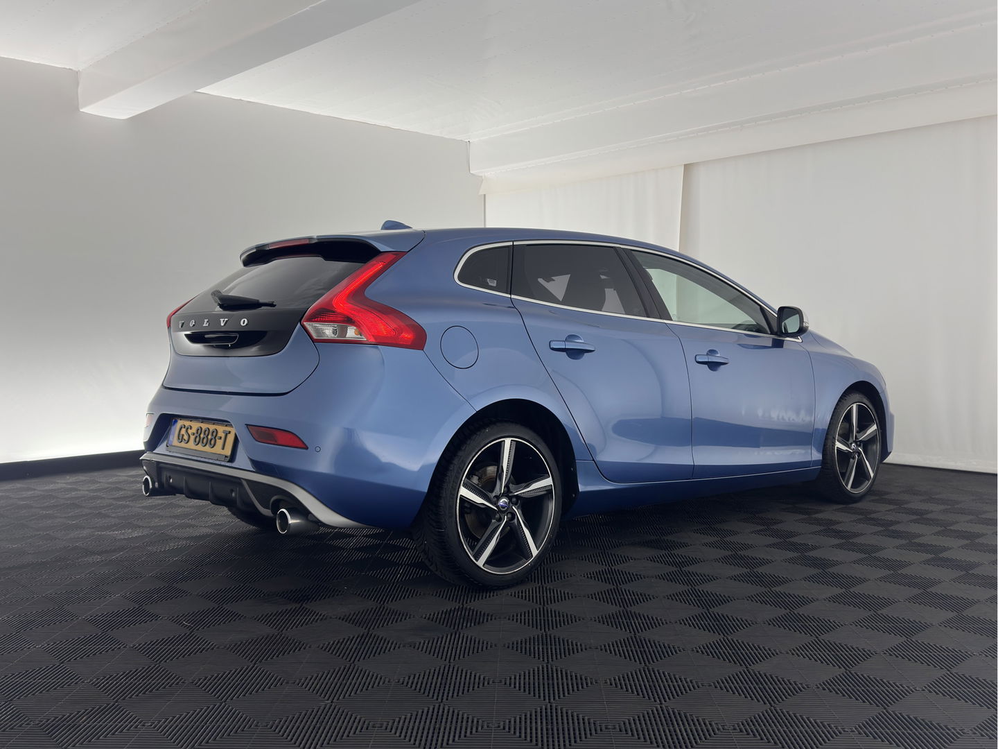 Volvo V40 2.0 D2 R-Design-Sportpack Business *LEATHER-ALCANTARA | XENON | NAVI-FULLMAP | HEATED-SPORTSEATS | ECC | PRIVACY-GLASS | PDC | CRUISE | 18''ALU*