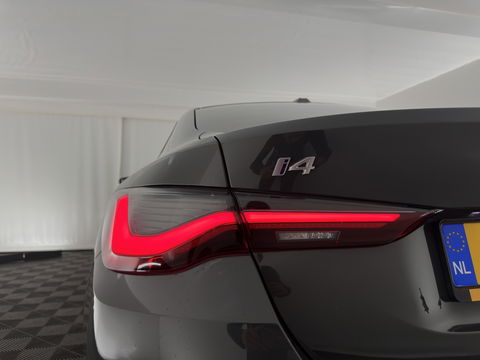 BMW i4 eDrive40 84 kWh M-Sportpack [ 3-Fase ] { SOH-95%} (INCL-BTW) *LEATHER-ALCANTARA | FULL-LED | ADAPTIVE-CRUISE | WIDE-SCREEN-DIGI-COCKPIT | DAB+ | CAMERA | AMBIENT-LIGHT | CARPLAY | SPORT-SEATS | PRIVACY-GLASS | TOWBAR | 18''ALU*