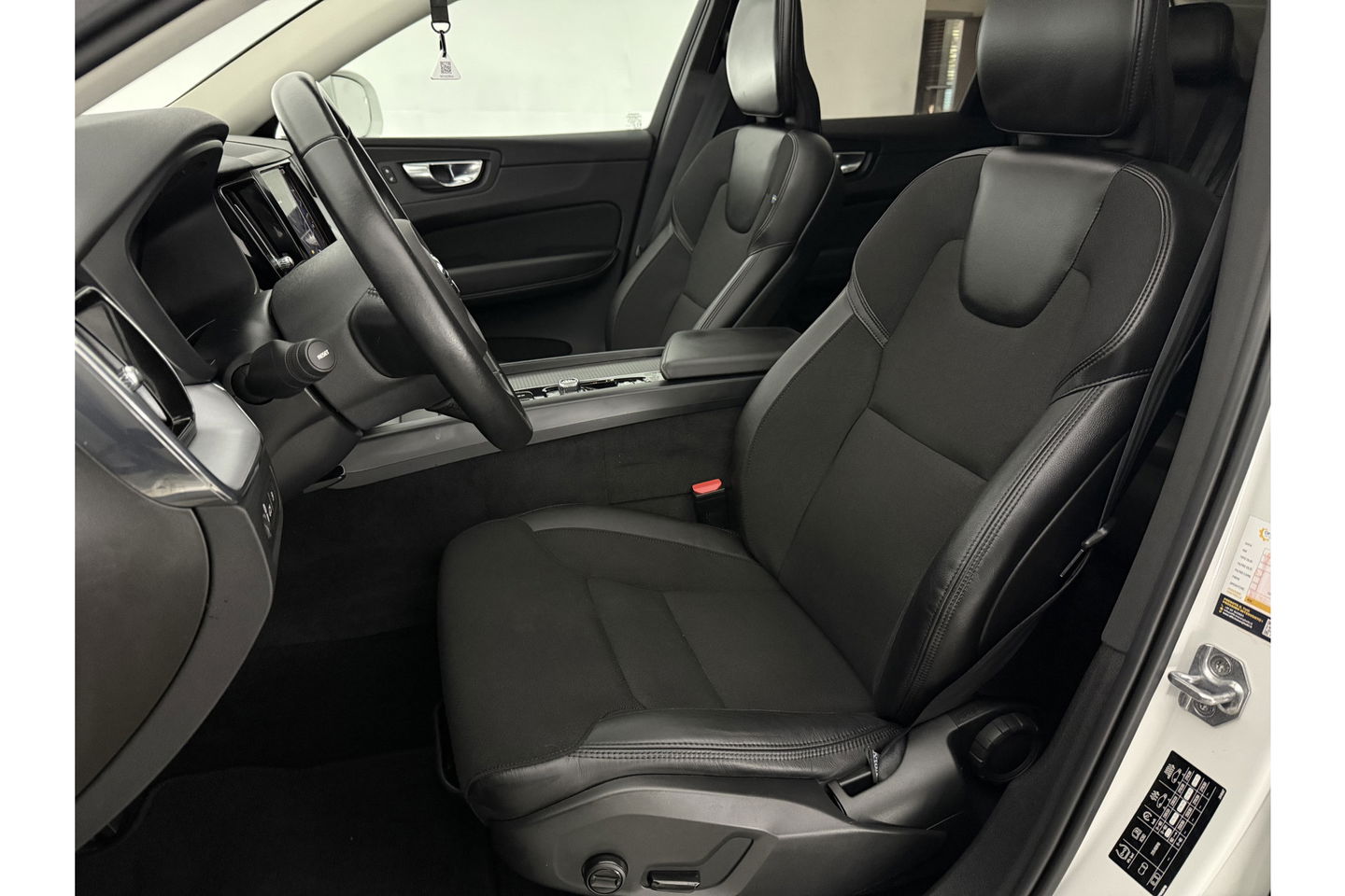 Volvo XC60 2.0 Recharge T6 AWD 290PK Inscription | Panoramadak | Virtual Cockpit | Camera | Carplay | LED | Parkeersens. | 18"LMV
