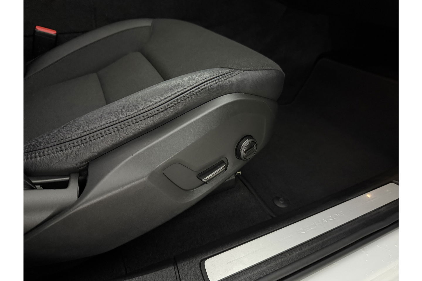 Volvo XC60 2.0 Recharge T6 AWD 290PK Inscription | Panoramadak | Virtual Cockpit | Camera | Carplay | LED | Parkeersens. | 18"LMV