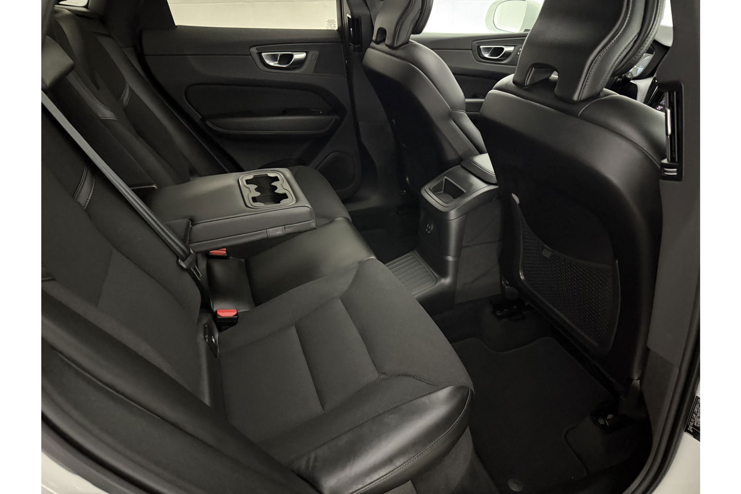 Volvo XC60 2.0 Recharge T6 AWD 290PK Inscription | Panoramadak | Virtual Cockpit | Camera | Carplay | LED | Parkeersens. | 18"LMV