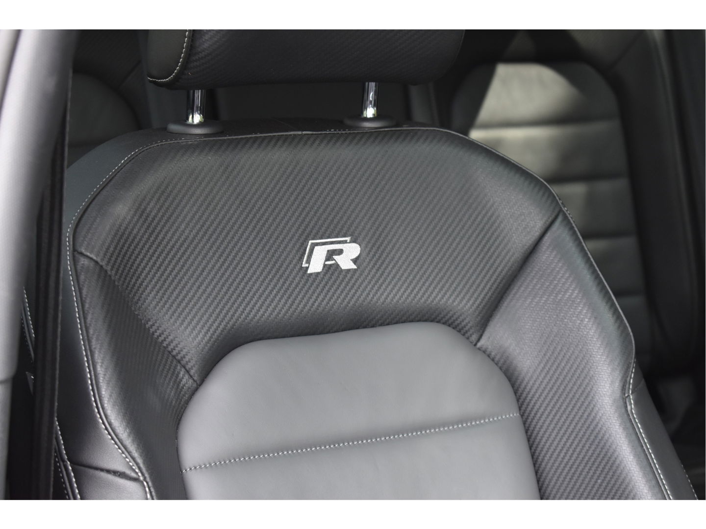 Volkswagen Golf 2.0 TSI 4Motion R Performance Pack | Akrapovic | Pano.dak | Camera | VItrual Cockpit | Keyless | Carplay | Full LED