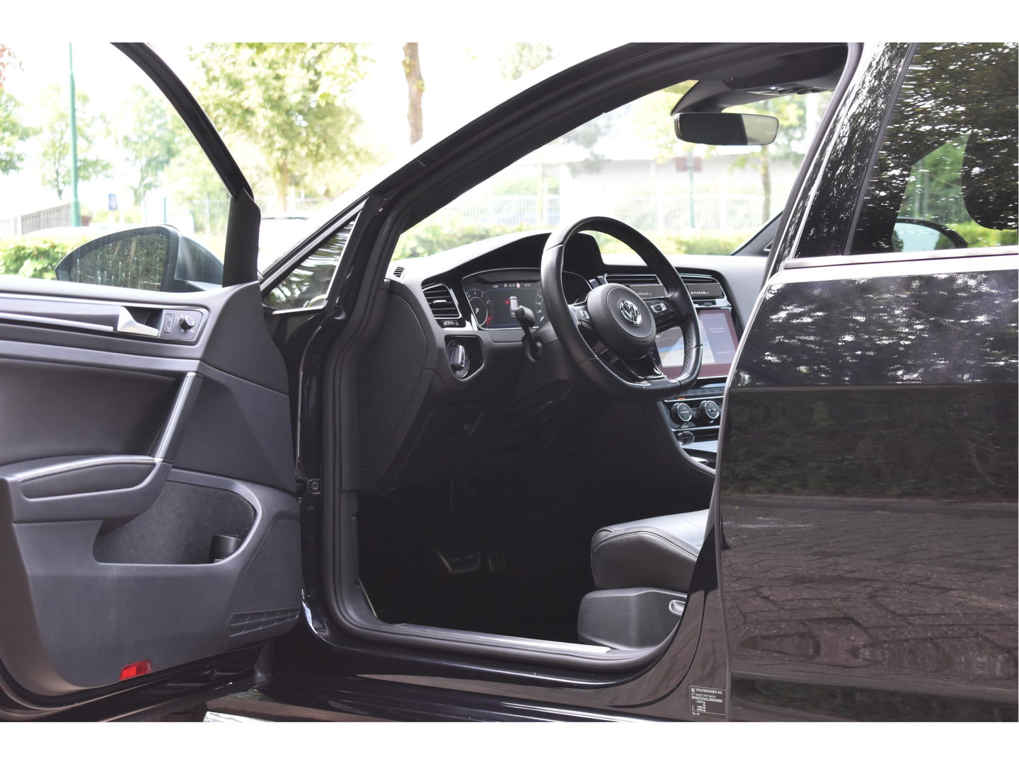 Volkswagen Golf 2.0 TSI 4Motion R Performance Pack | Akrapovic | Pano.dak | Camera | VItrual Cockpit | Keyless | Carplay | Full LED